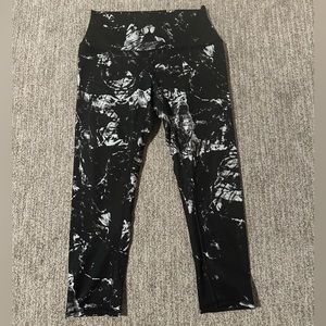 Alo Yoga High-Waist Airbrush Capris - Black and white. Size small.